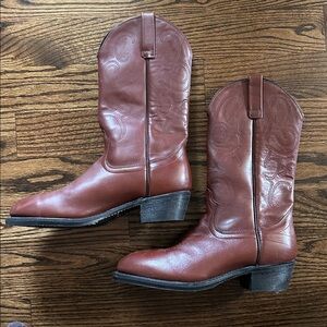 Vintage Red Wing leather boots. Made in USA. New dead stock.Size 10B. Steel toe